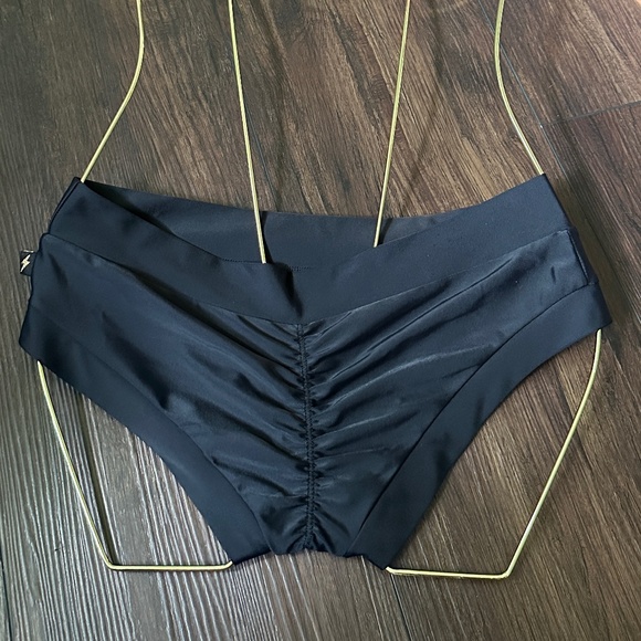 🔥 HUGE LOT - 6 Pairs Cleo the Hurricane Scrunch-Bum Dance Shorts | M/L - Picture 11 of 12